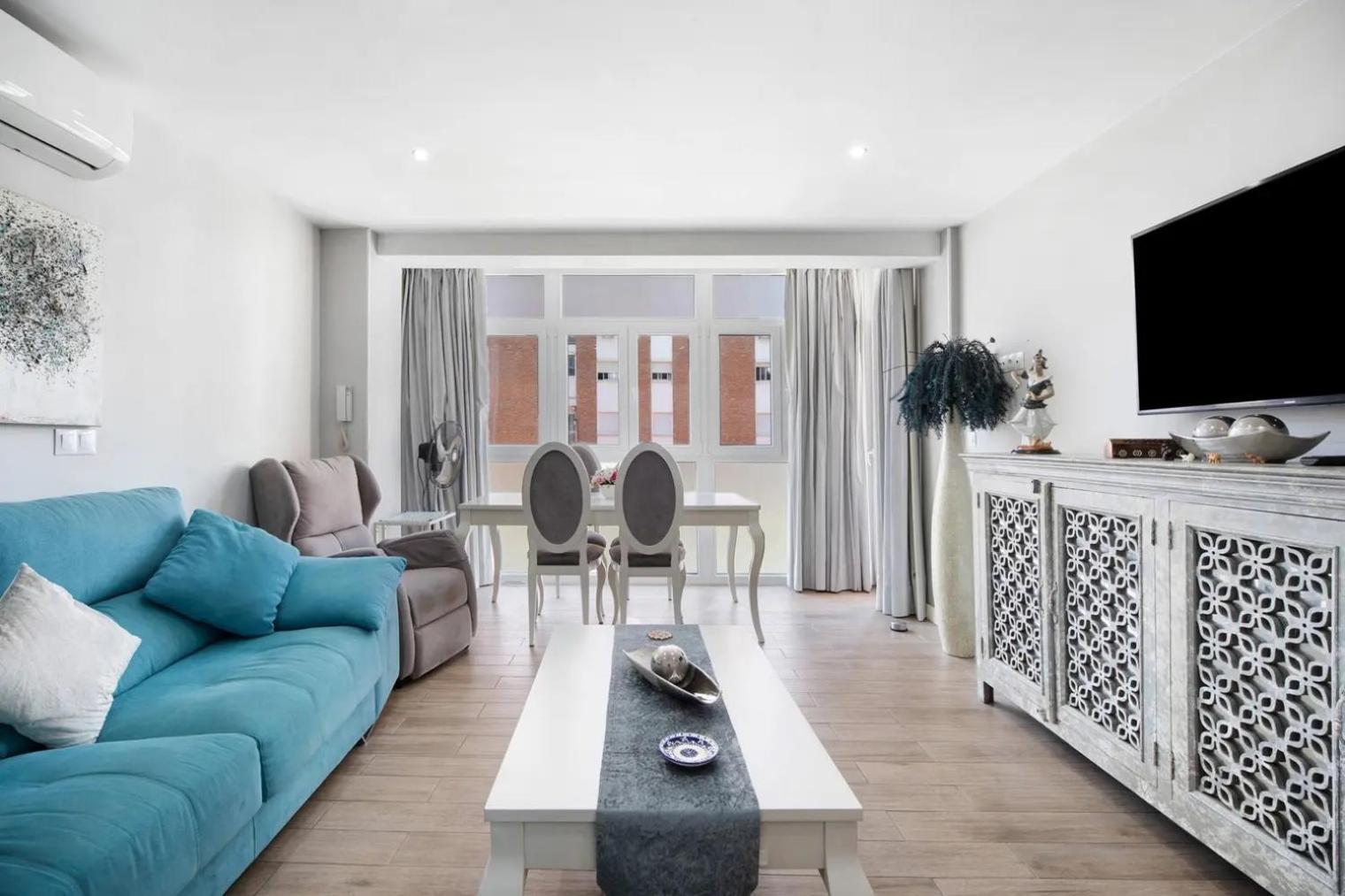 Alloggio in famiglia Cozy In Stylish Flat Just Steps From The